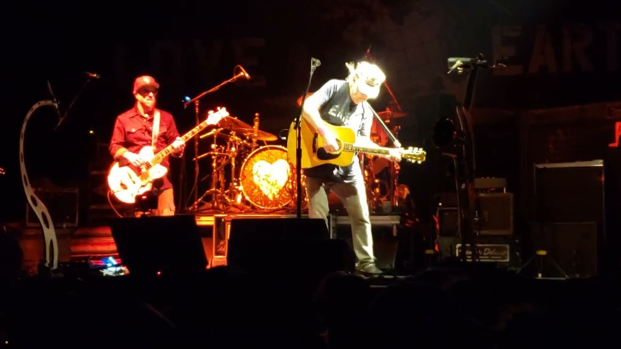 Neil Young & The Chrome Hearts - Old Man (Budweiser Stage, Toronto, 2025-08-19)