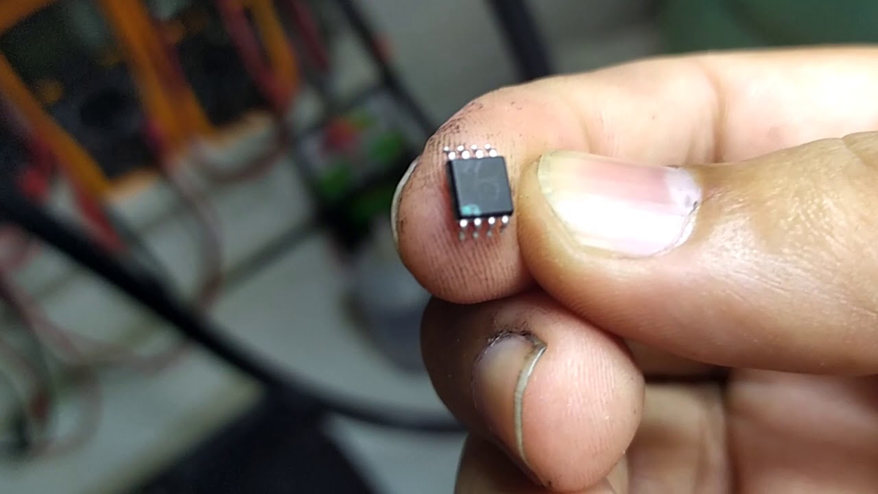 Tv CCE LN244 com mensagem 'Por favor aguarde' e desliga! Regravar eeprom.