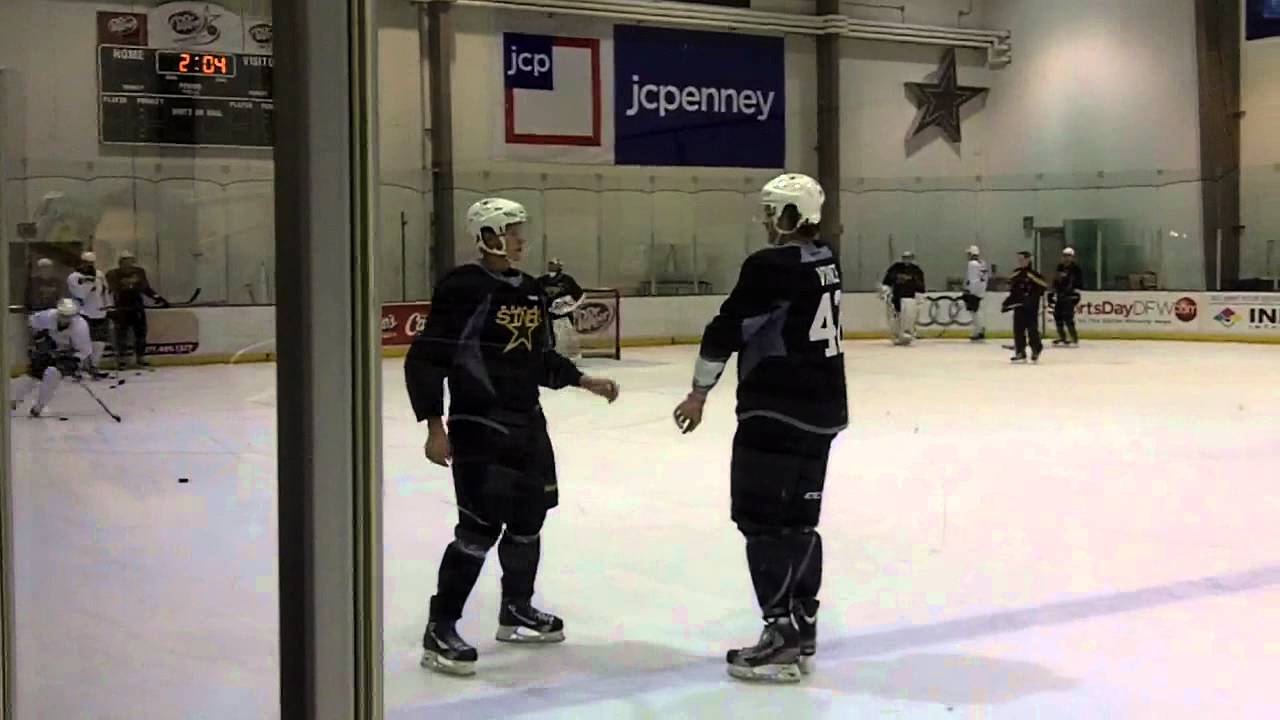 Shane Churla gives fighting tips at Dallas Stars development camp