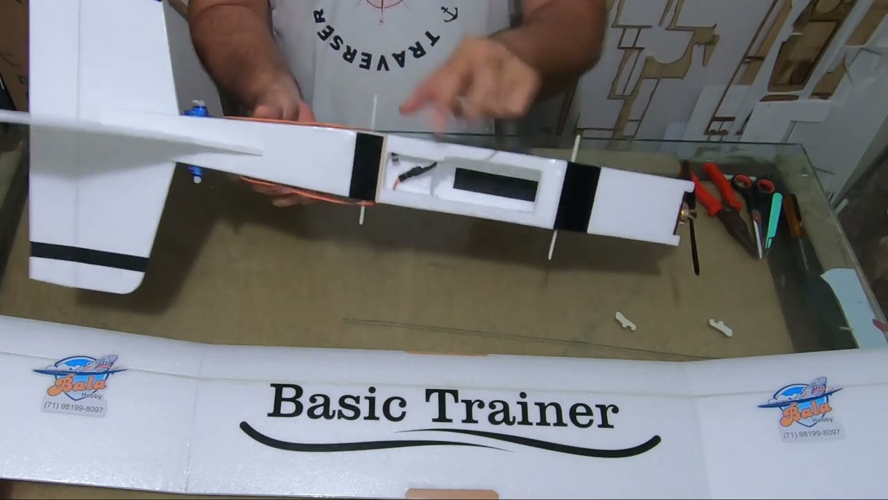 Montagem / Construção aeromodelo treinador 02 de 02 com voo de estreia