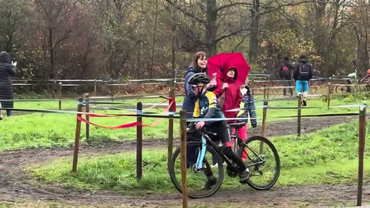 Fenna op Parkcross Boortmeerbeek. 1e echt moddercrossje vh jaar. Fenna 5e algemeen, 1e meisje 🥳
