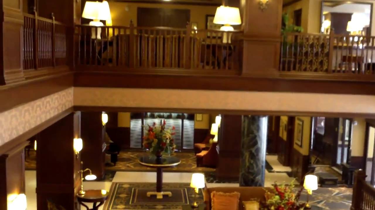 Hotel Tour: The Al Capone Suite at the Hotel Julien, Dubuque, IA