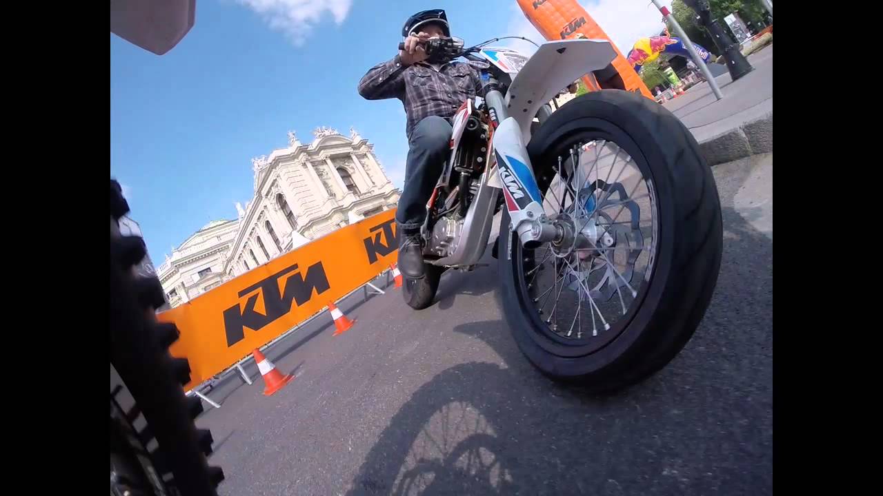 Safebike Burgtheater mit KTM Freeride E
