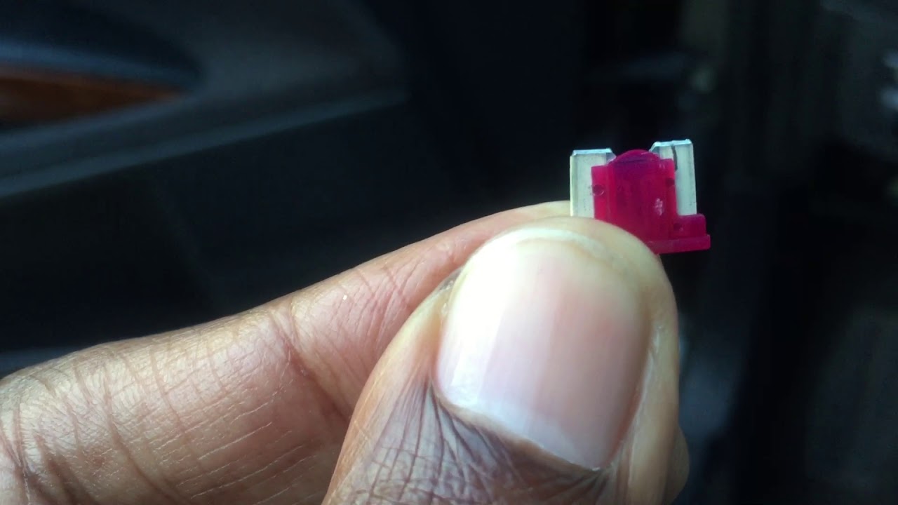 Nissan Maxima 2004-2005 replace fuse to fix interior lighting (dome area) sun visor lights