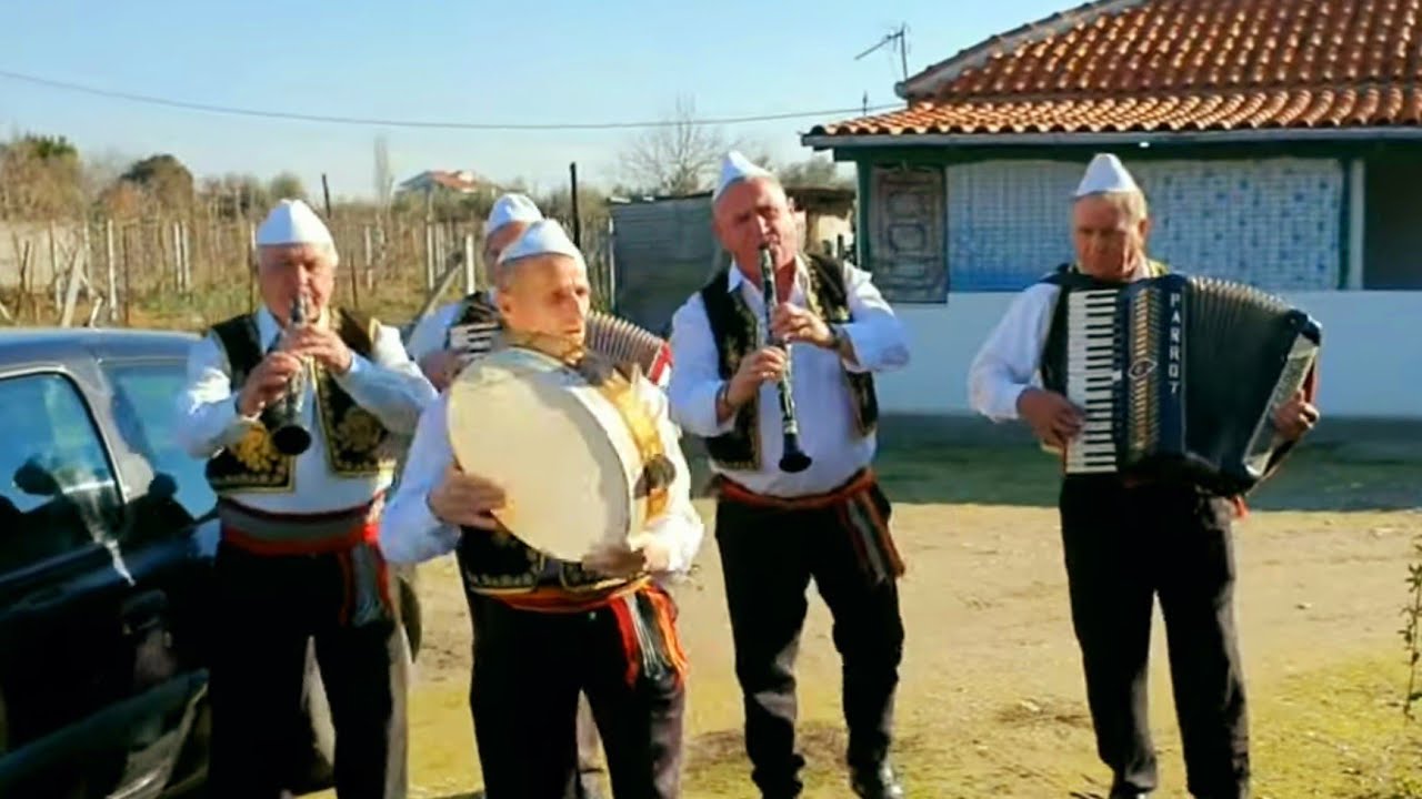 Ndërmenas Fier 03-01-2022 Në Gëzimin Familjare Nexhip Zyka Grupi Sazeve Pirre & Grupi Sazeve Myzeqe.