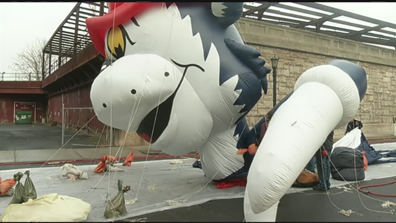Volunteers, lots of helium needed to make balloon parade successful