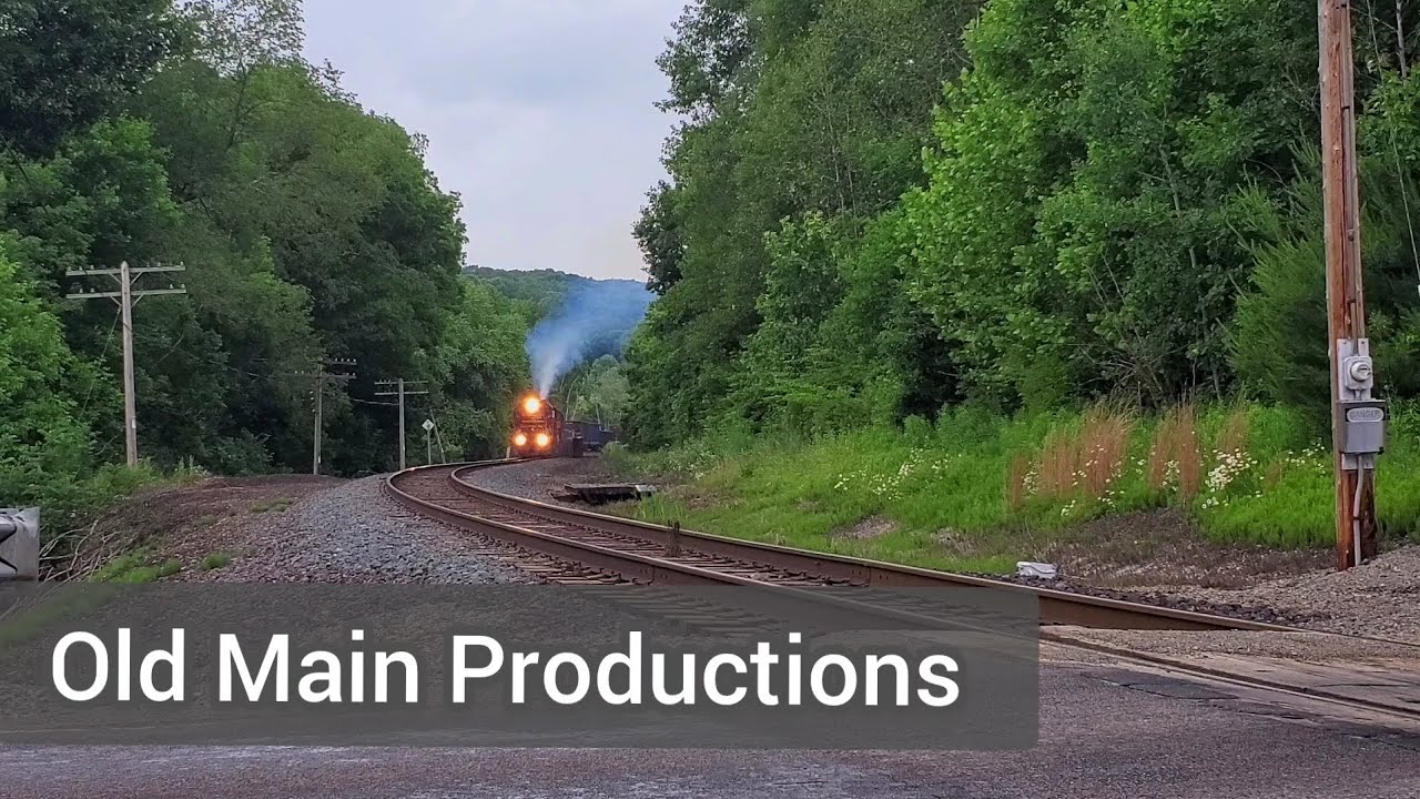 Clapped out locomotives notch up & give smoke show on the Bessemer: EMD SD38 duo