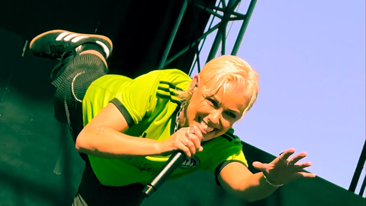 Tonight Alive - The Edge (Live at When We Were Young, Las Vegas NV) (10/20/2024)
