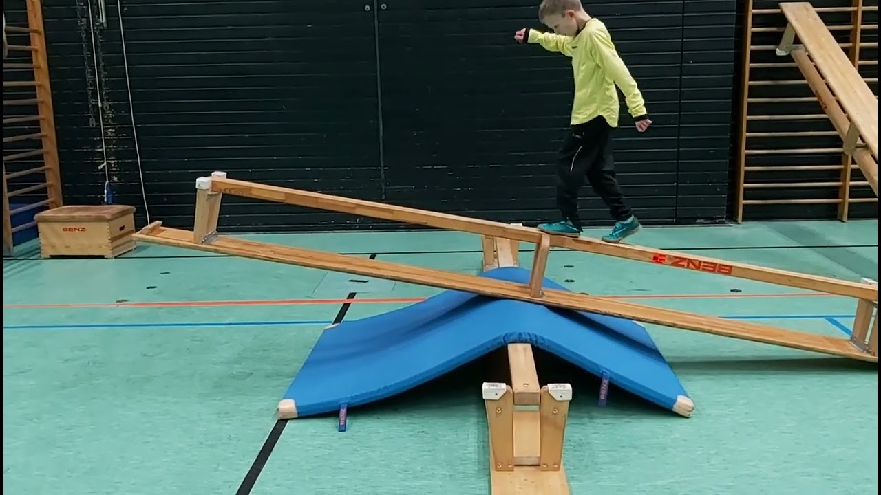 Ninja Warrior Turnen Kinderturnen Turnhalle (Extrem)😱