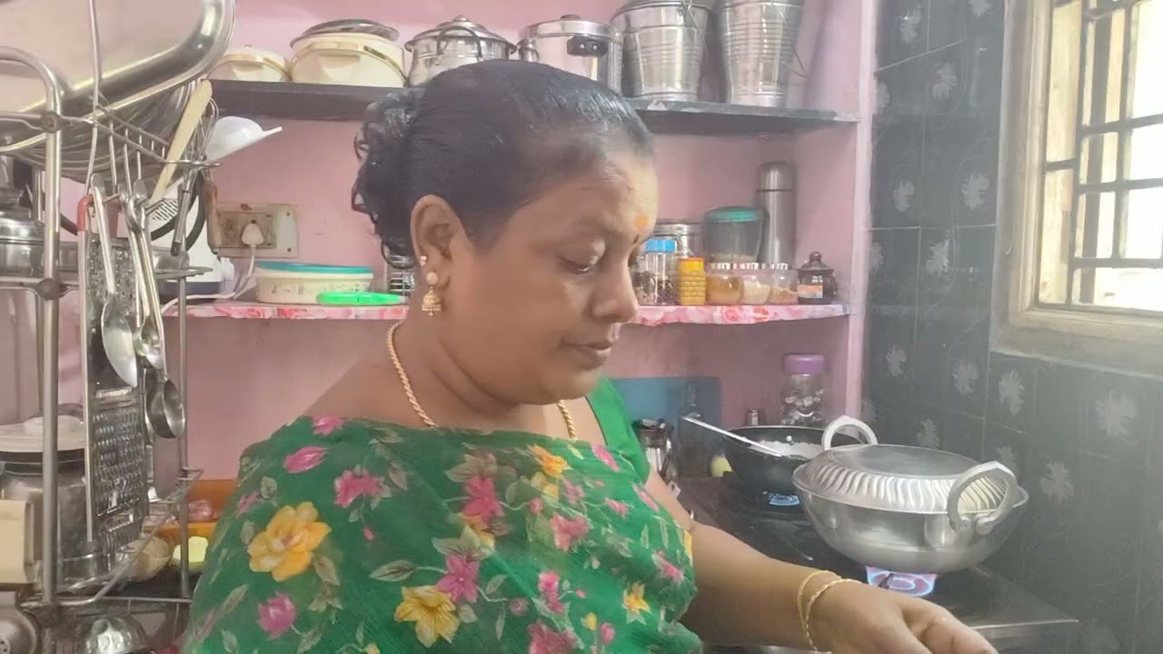 Kara kulambu pavakka poriyal pudalangai kootu