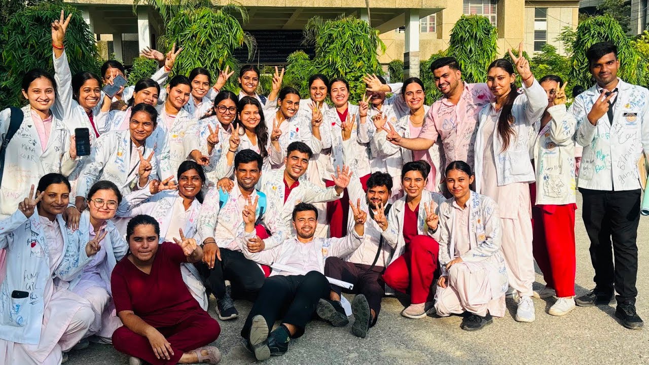 Last day of college 🫂🫶 End batch 2022-26 signing Off officially we all Graduated... 