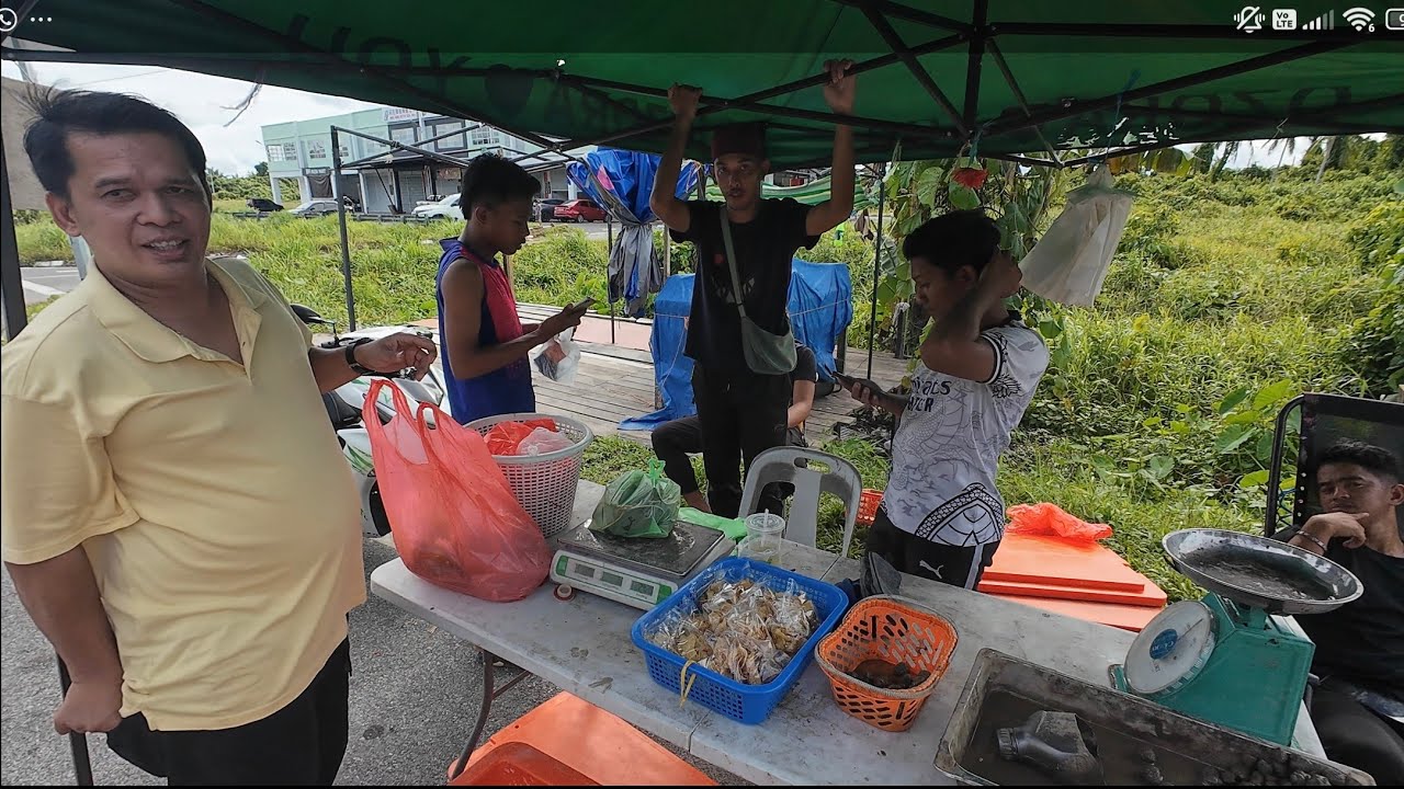 Singgah Di Simpang Sebangan Beli Ketam Fresh Dan Kerang Yang Baru Dapat Dari Sungai