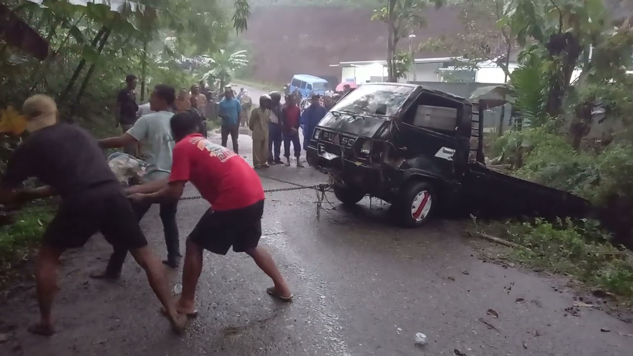 RAMAI RAMAI TARIK MOBIL. 30 Desember 2025