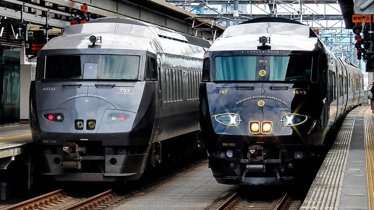 黒の787系『 36ぷらす3 』vs 白の885系『 鬼滅の刃 』ラッピングトレイン 大分駅 日曜日の駅ホームは大混雑!! 人気があったのは？