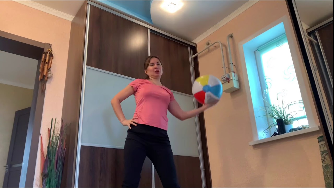 Зарядка с мячами