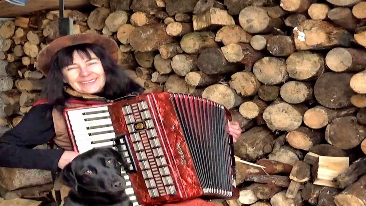 Wiesia Dudkowiak - GREEN GREEN GRASS