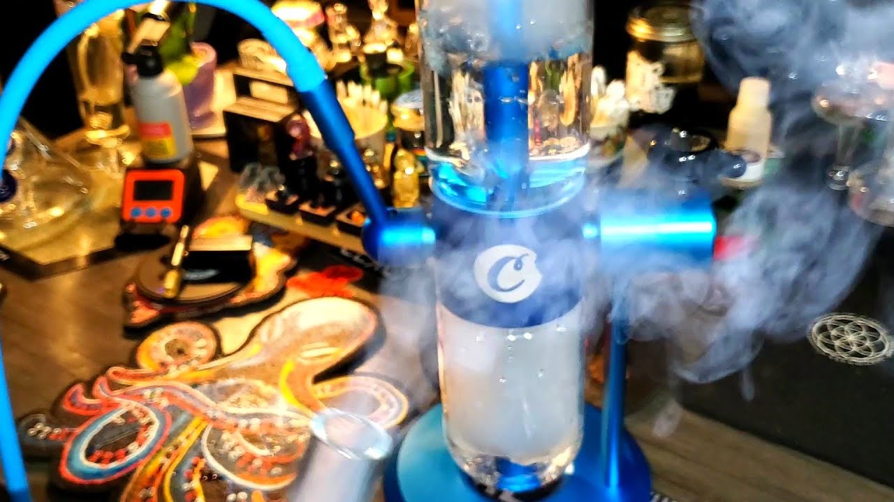 Unboxing and seshing my brand new STUNDENGLASS gravity bong!!