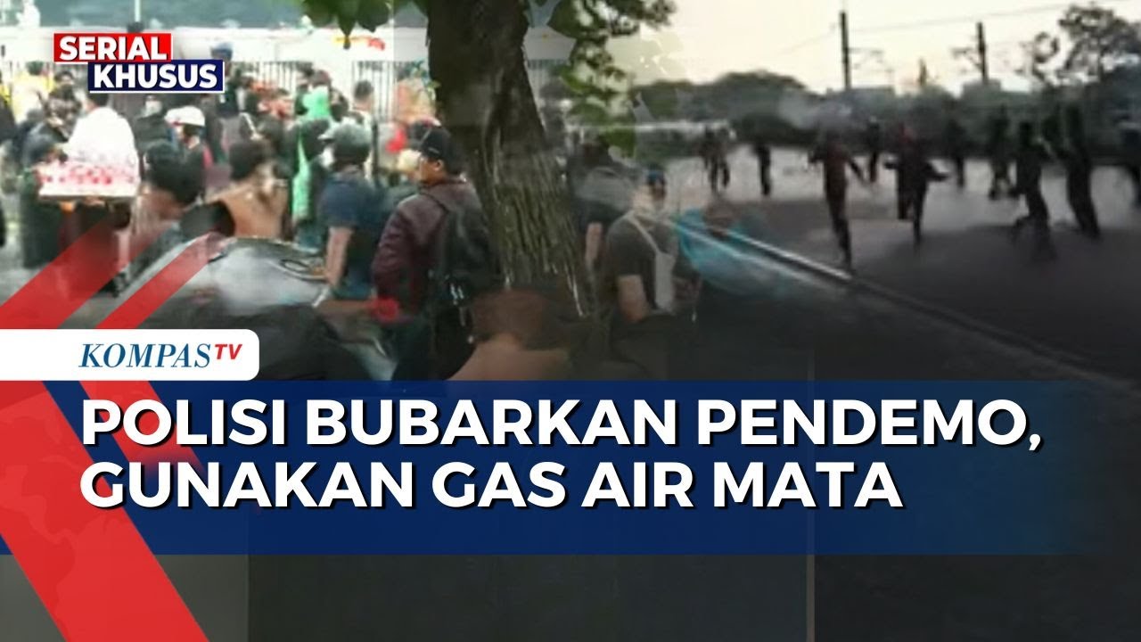 Memanas! Pendemo Arahkan Kembang Api, Polisi Lepaskan Gas Air Mata untuk Bubarkan Pendemo di DPR