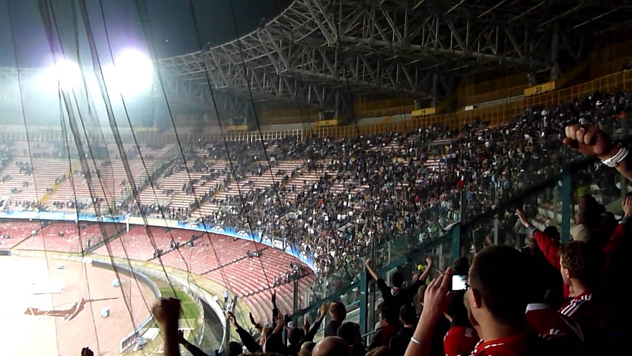 SSC Neapel - FC Bayern - Stimmung bei der Blocksperre ;-)