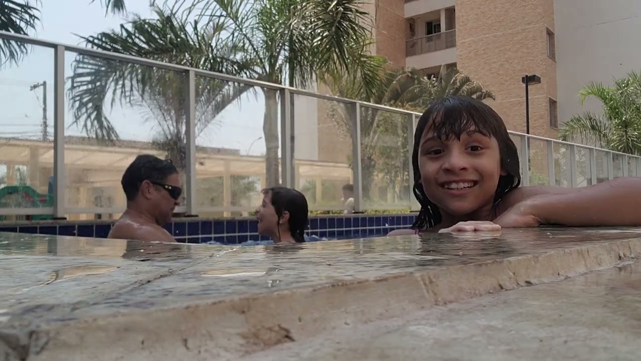 Brincando na piscina