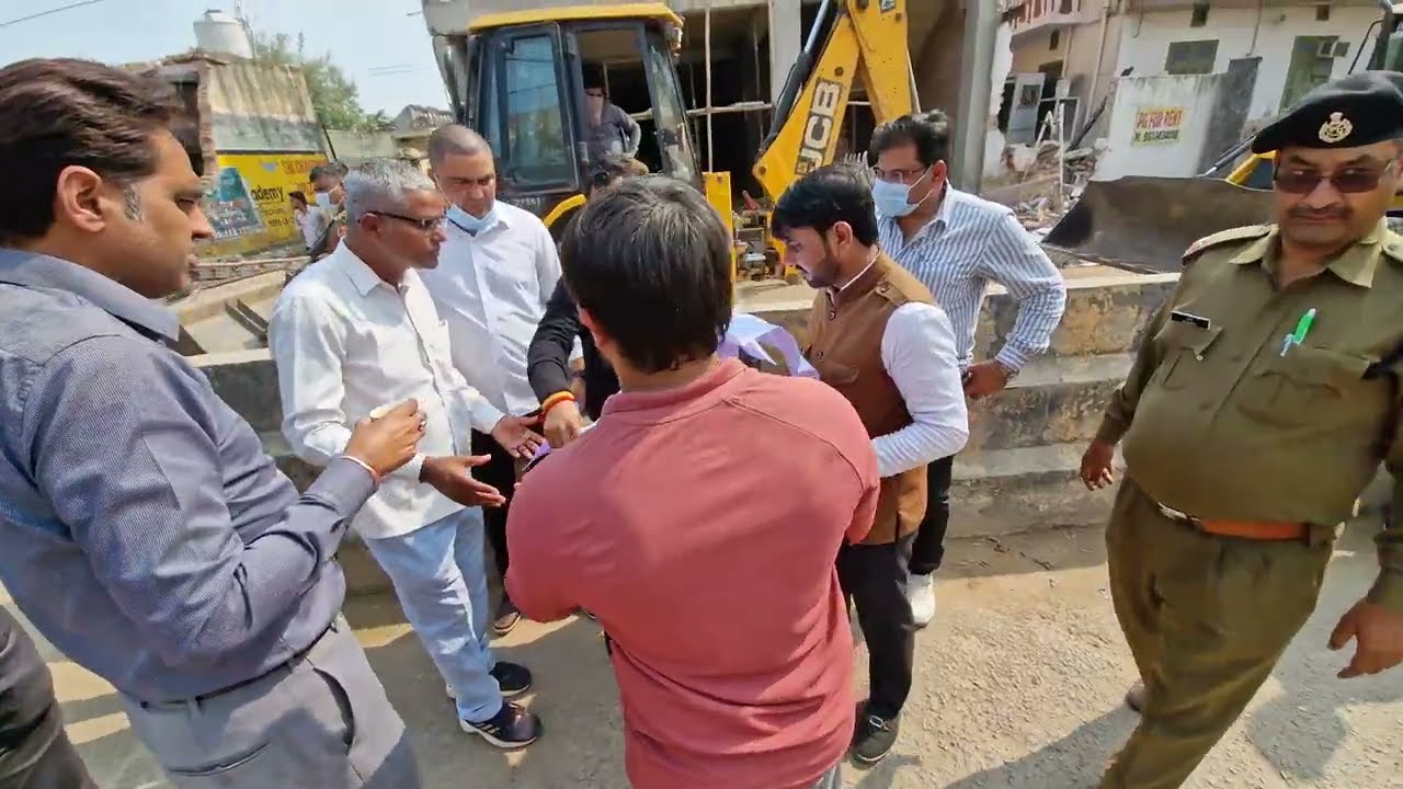 इस गाड़ी को बाहर निकालो हमें मकान तोडना है ! DTP RS BATTH FARUKNAGAR GURUGRAM 