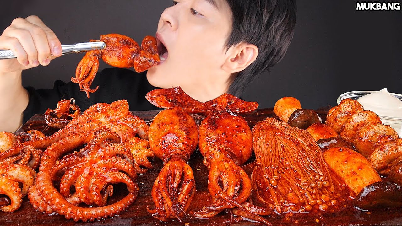 острые морепродукты и грибы 🐙🦑 SPICY SEAFOOD BOIL MUSHROOM ASMR MUKBANG