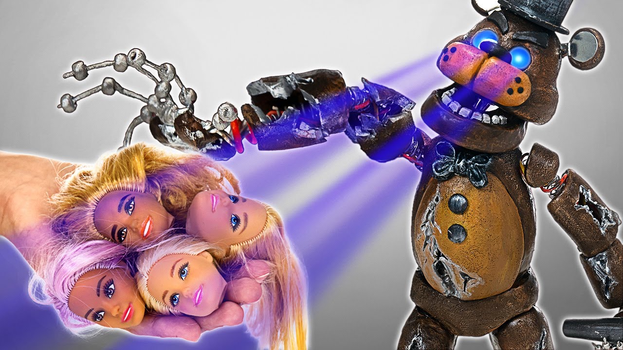 Barbie's Night at Freddy's: FNaF Doll Makeover! 🎀🐻