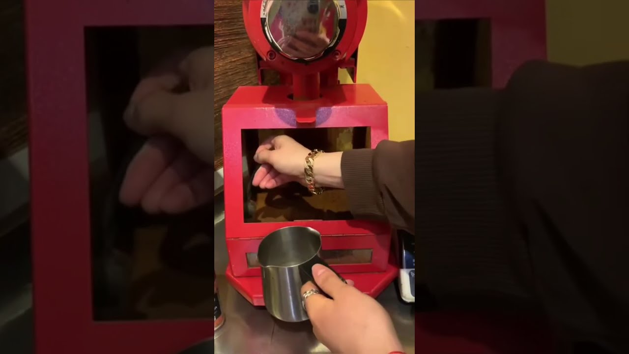 Kahve Dükkanında Bir Gün