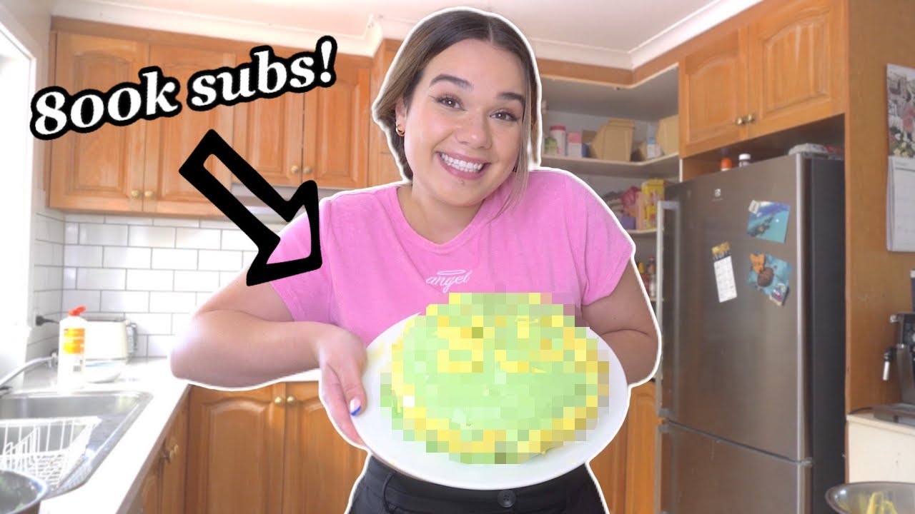 baking a CURSED cake for 800k subscribers + a juicy Q&A