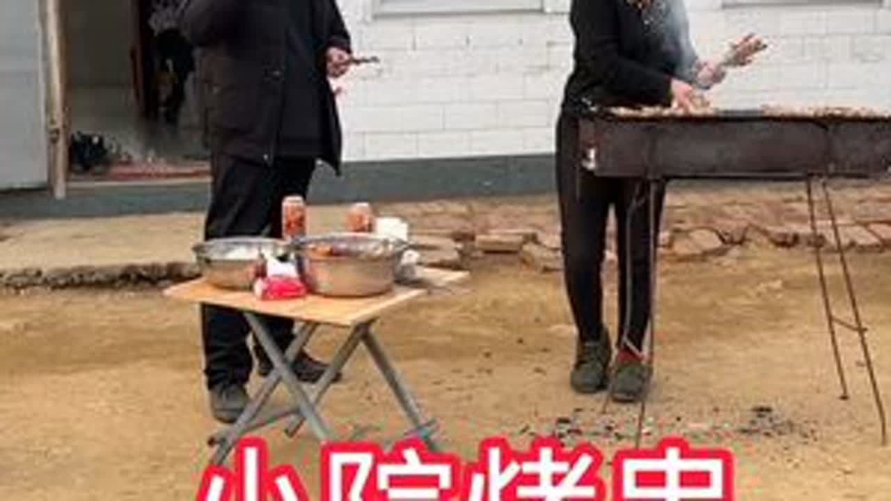 今天来点狠货，烤鸡崽你敢吃么？妹子从城里还拿了一堆鸡蛋壳