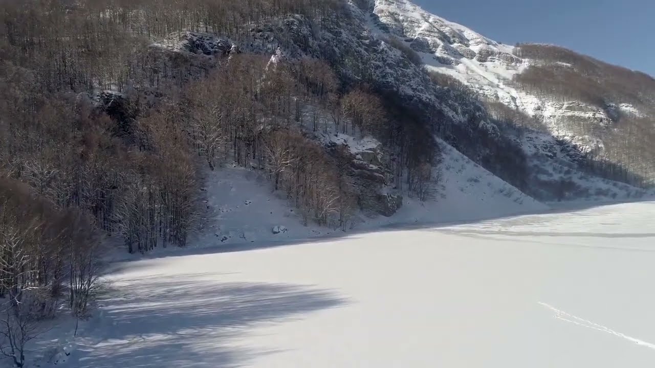 Lago Santo Modenese in inverno. Video phantom 4 pro.