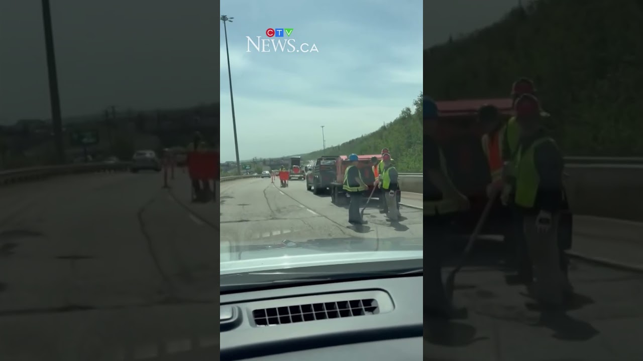 Жители Форт-Мак-Муррея заделывают выбоины в знак протеста