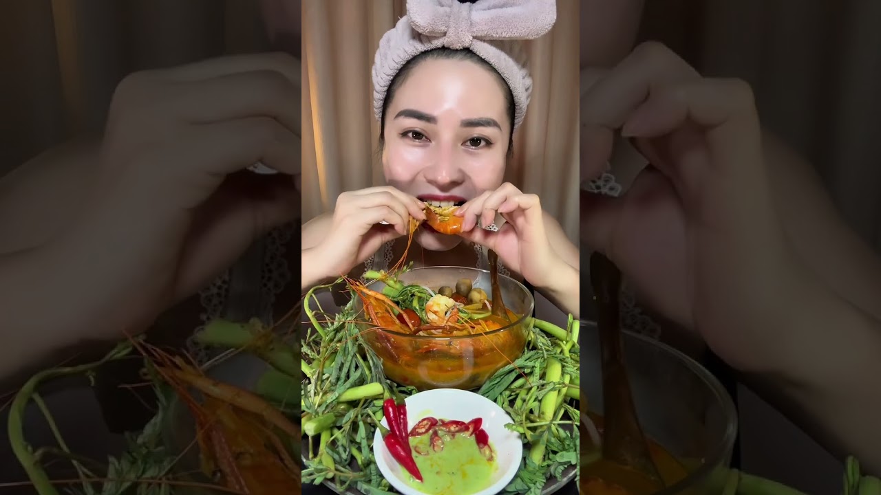 Bún thái nhiều rau nhút siêu cay