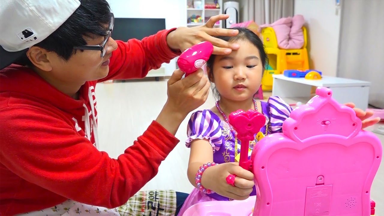 보람이의 콩순이 화장대 장난감 메이크업 놀이 Boram Dress Up & Kids Make Up Toys