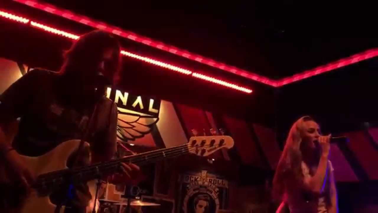 Ревю - Волни до гроб live @ Terminal 1, 16.04.2015