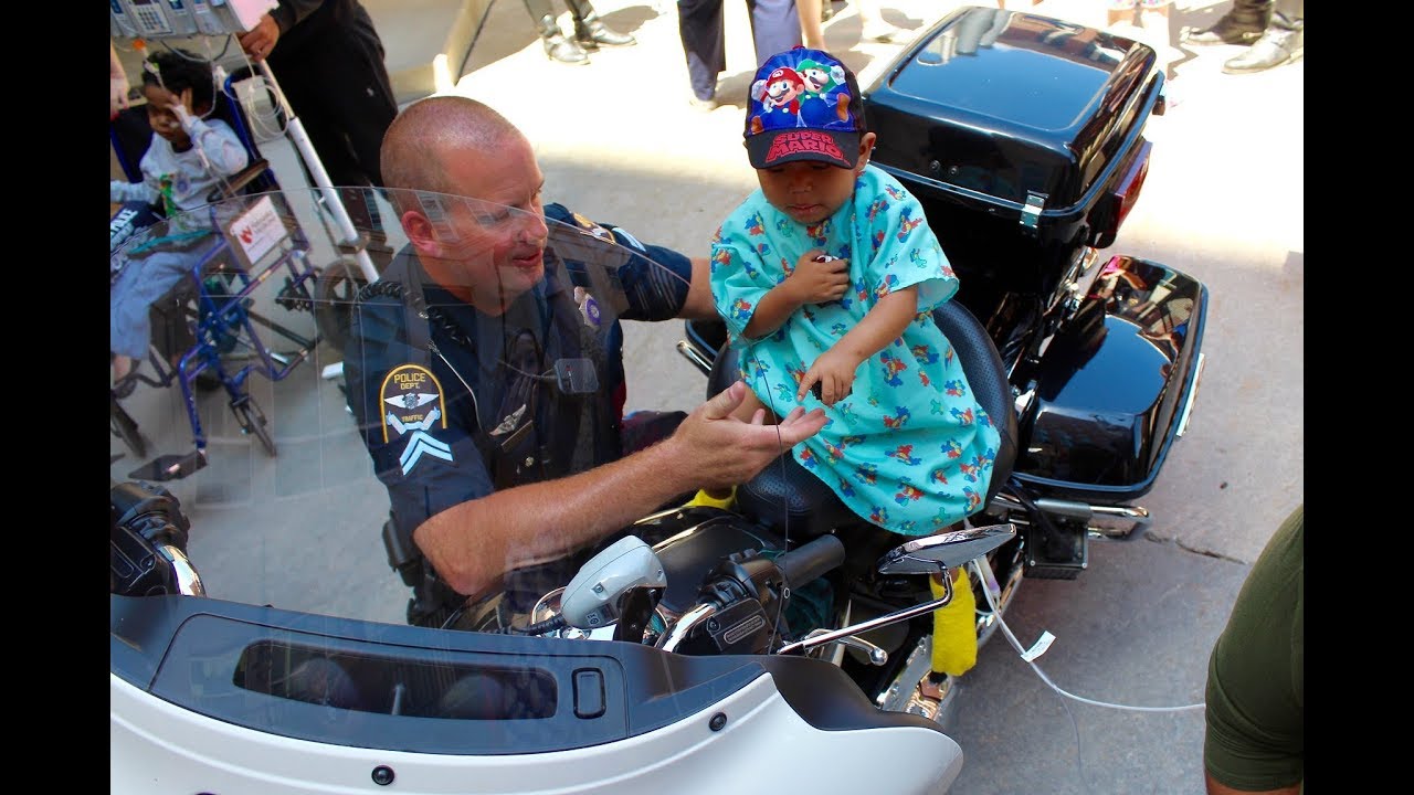 Omaha Police Visit Pediatric Patients - Nebraska Medicine