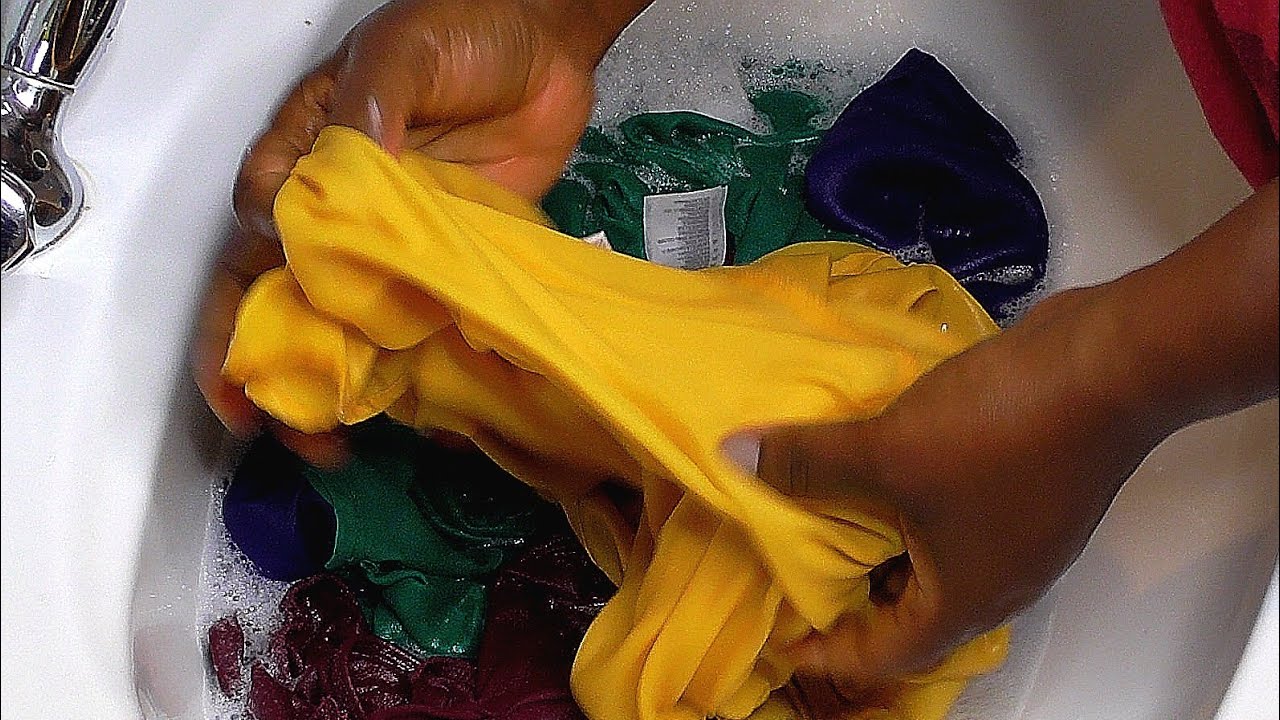 So bekommst du deine dreckige Wäsche im Urlaub/auf Reisen wieder sauber | How to Hand-Wash Clothes