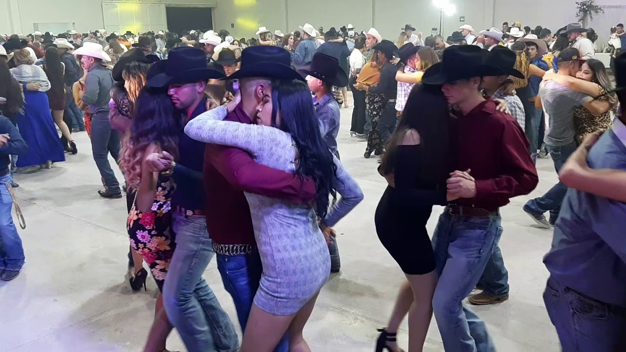 Así se Baila en Satevo Chihuahua y la Región Con la Kustodia Norteña.