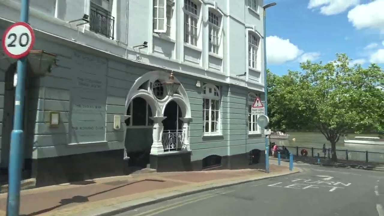 A drive through Putney