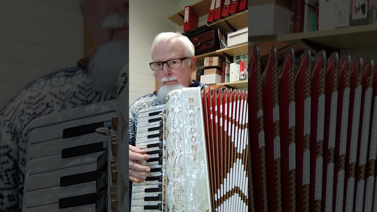 Die rote Sonne von Barbados (Flippers), gespielt von Wolfgang Tappeser