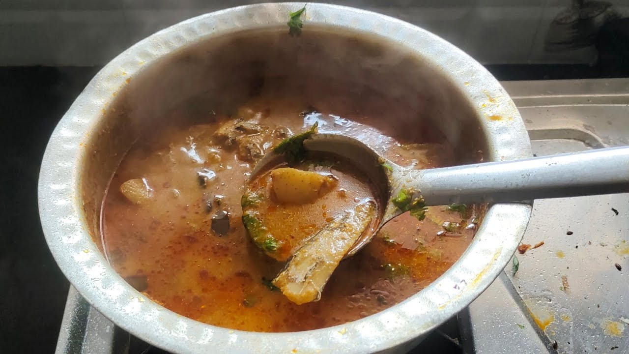 रिबीन सारखा सुळसुळीत एक काटा असलेल्या ओल्या वाकटि बटाटा झणझणीत कालवण  vakkti fish reshipi  Marathi