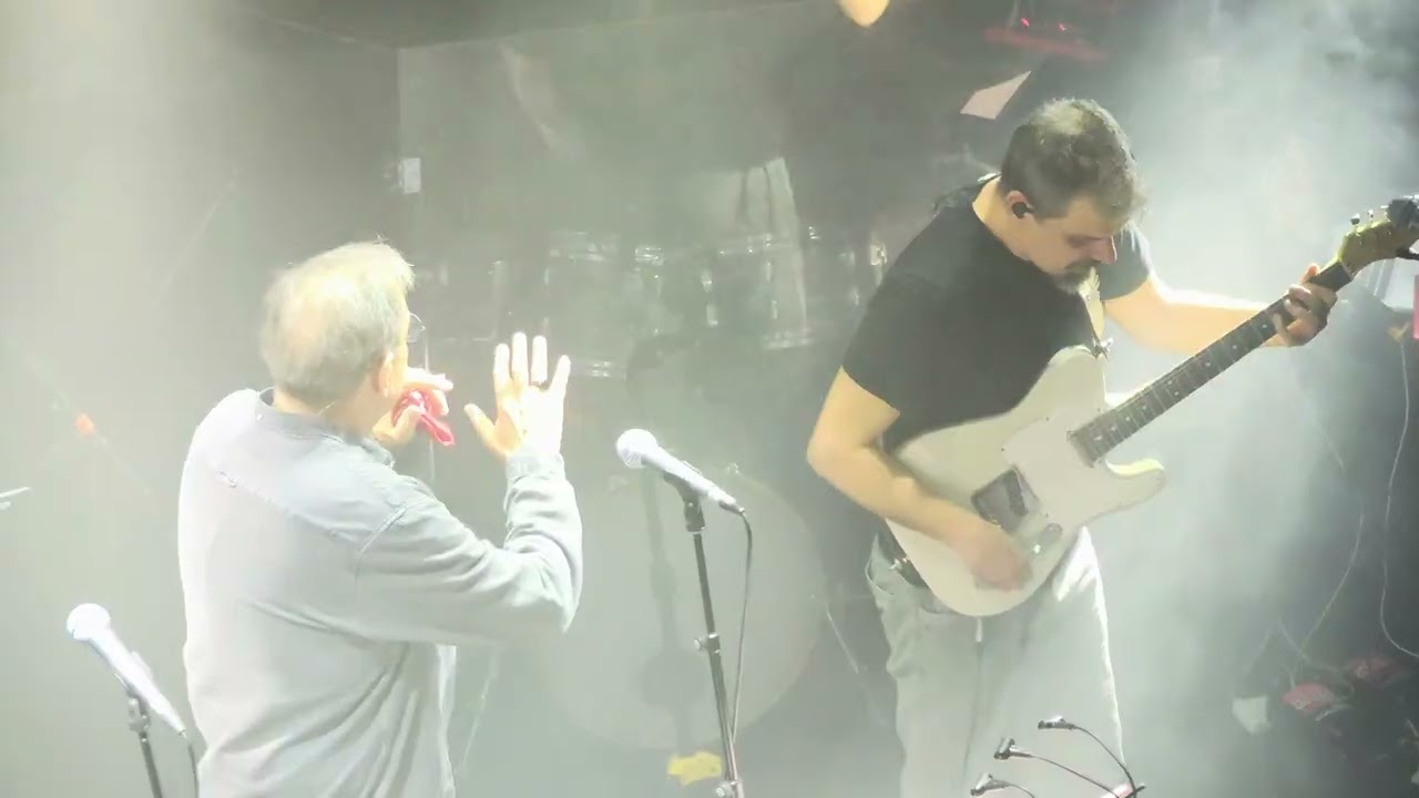 Διονύσης Τσακνής - Σκοτώνουν τ' άλογα όταν γεράσουν 