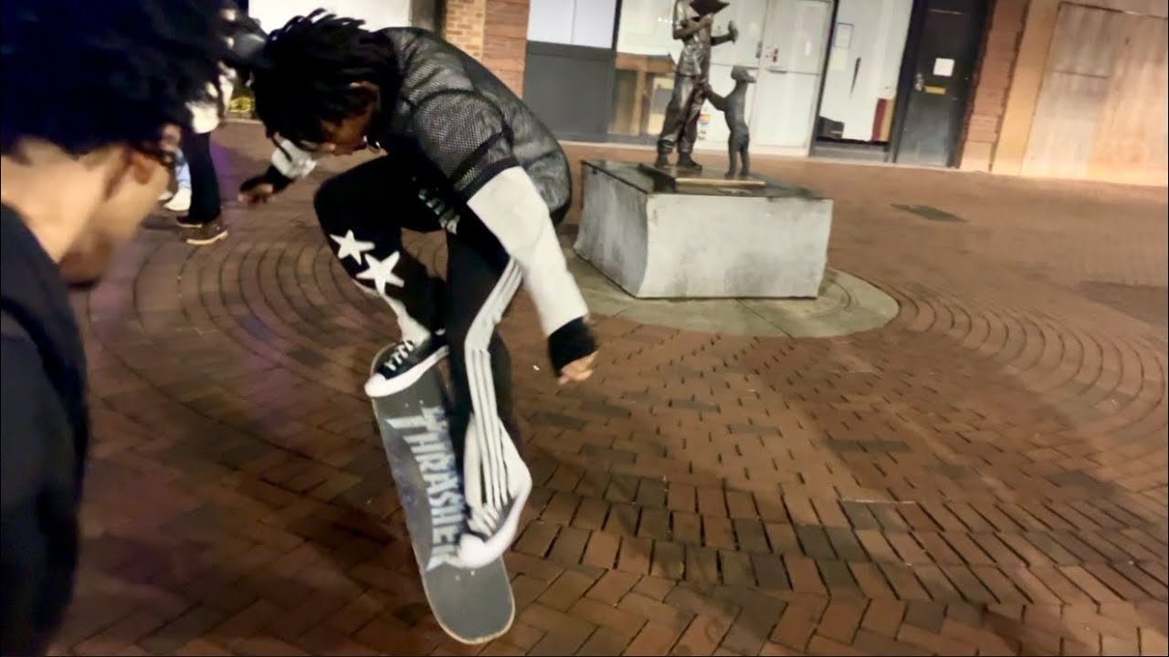 Bruh think he Tony hawk