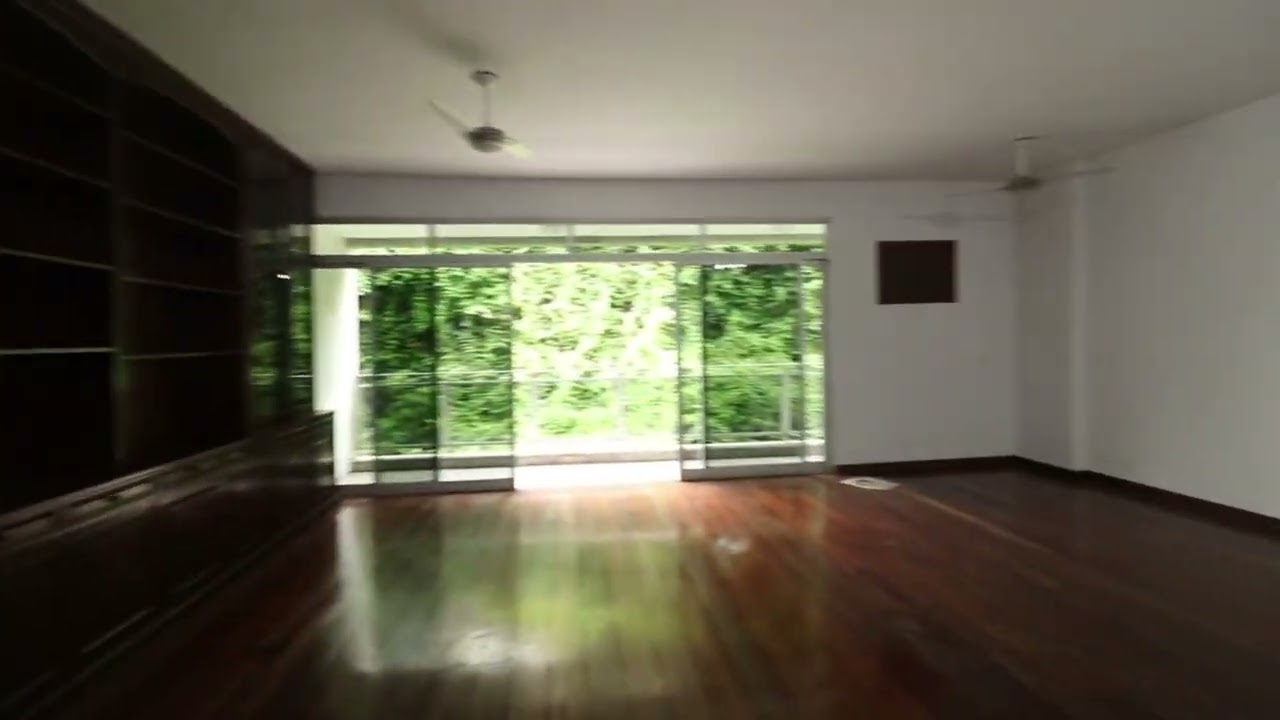 URCA-Aluguel Apartamento 3 quartos, 1 suíte, 158 m² 2 vagas frente para mureta da Urca, sol da manhã