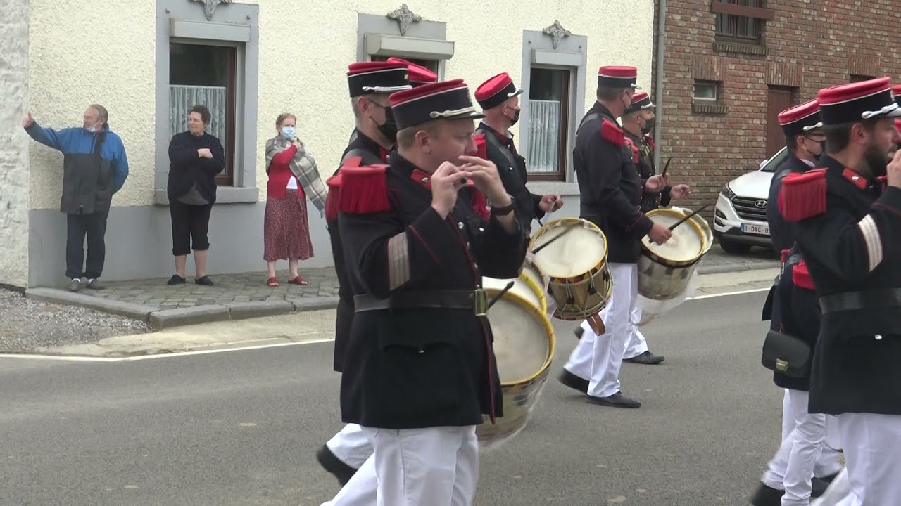 Sortie de la marche Saint Fiacre Tarcienne 2021 7 Sortie du cimetière et retour de la procession