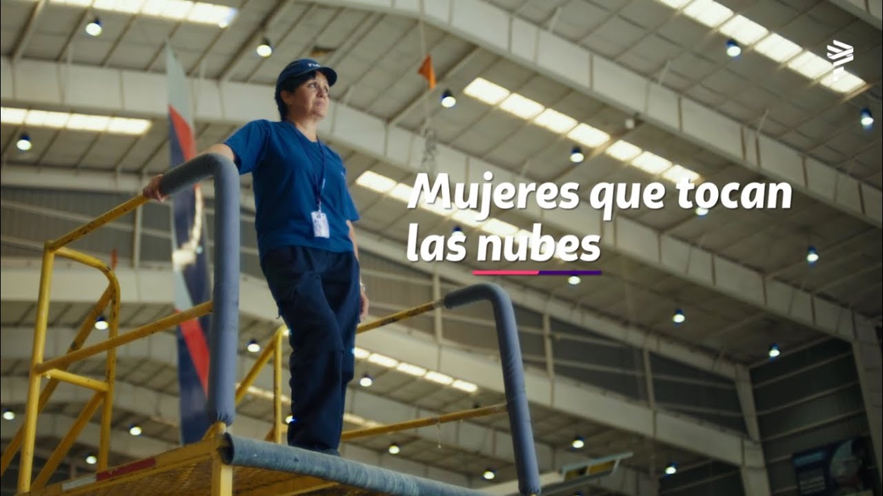 Mujeres que tocan las nubes