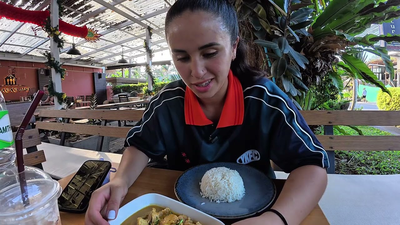 Solo Dinner in Thailand : Panang Curry + Mango Sticky Rice + Thai Milk Tea | Food Vlog 🤤🇹🇭