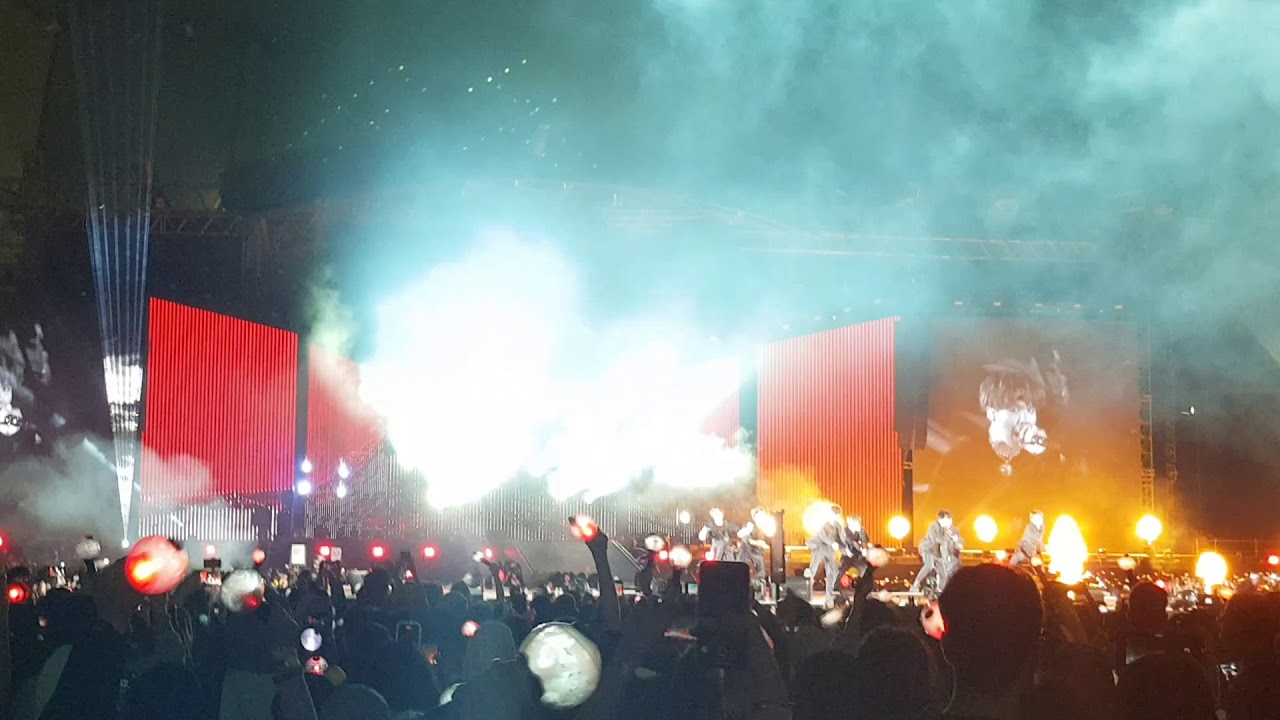 BTS Mic drop performance in Riyadh 101119 | Fan cam only s8+