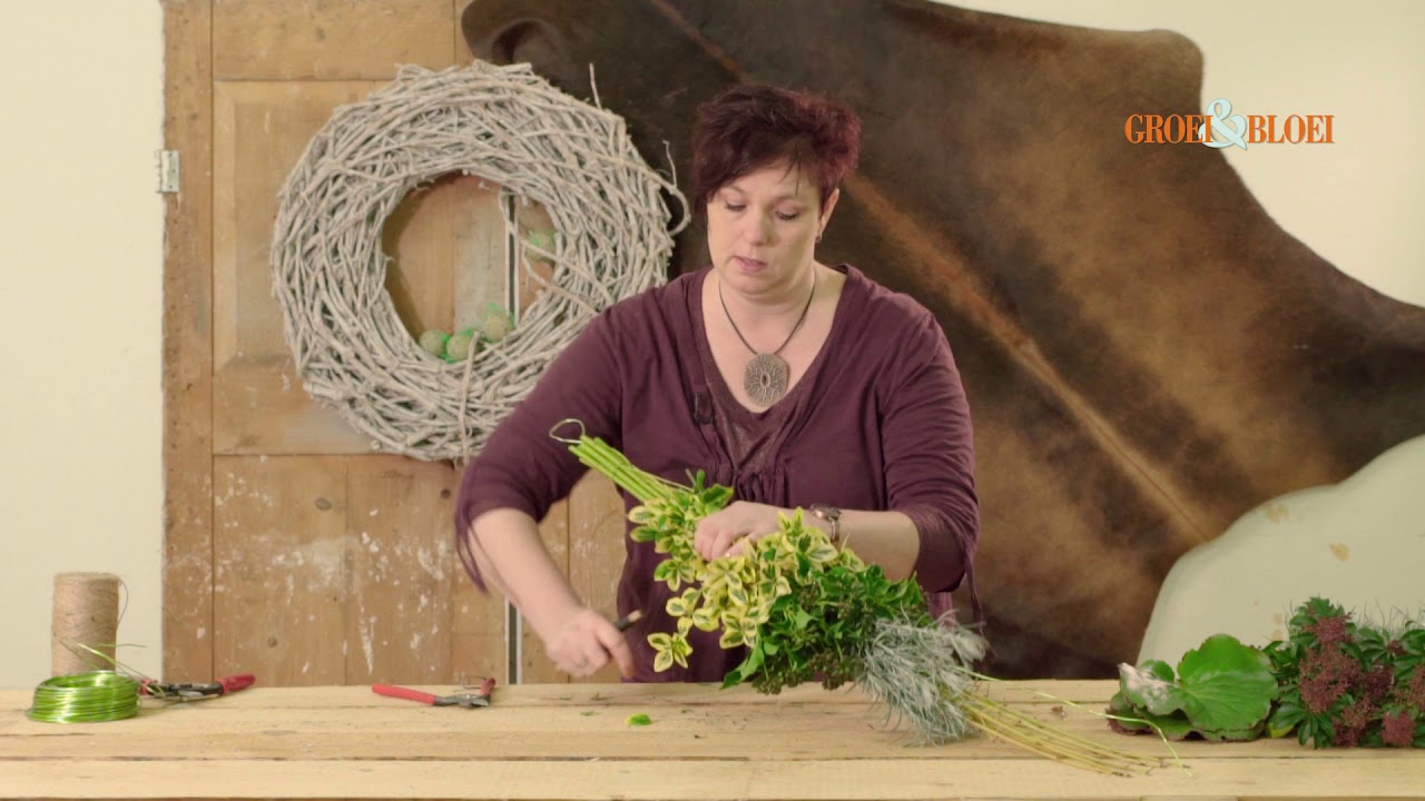Hangend winterstuk met materiaal uit eigen tuin
