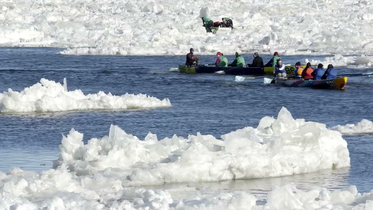 Course de canot à glace - Lévis-Québec (Ice canoe race)
